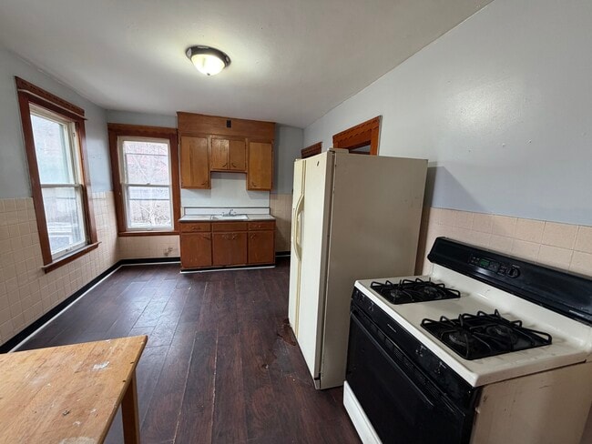 Building Photo - 1204 N State St