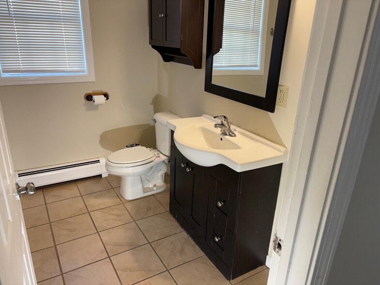 Building Photo - 10 Southview Dr