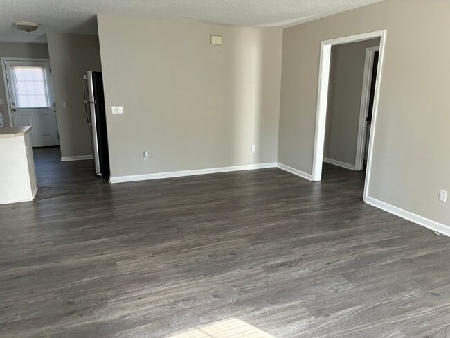Building Photo - Duplex for rent - Section 8