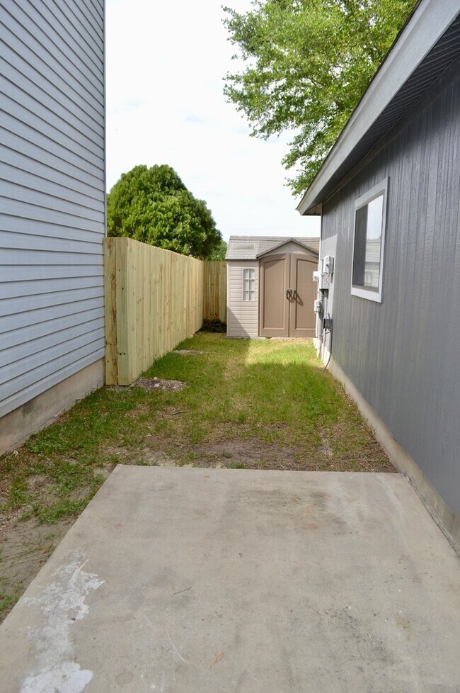 Building Photo - Newly remodeled 3 bed 2 bath