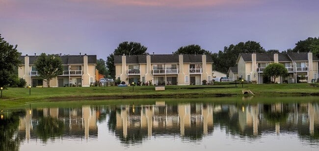 Building Photo - Gold Coast Townhomes 5 unit condo