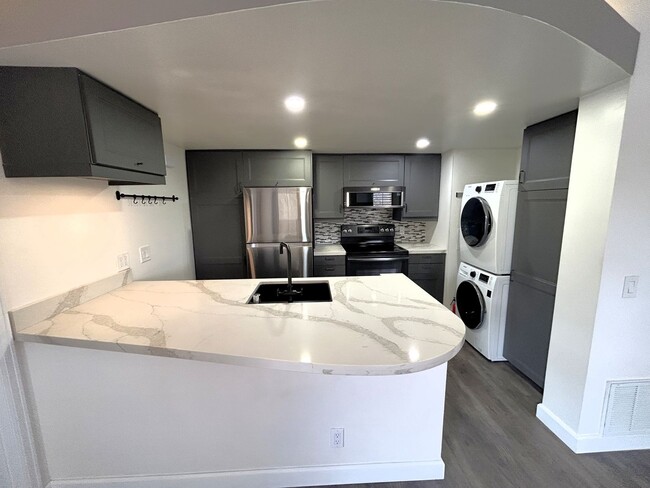 Building Photo - OAK CREEK DR UNIT D ONTARIO 91761  (2 BED / 2 BATH)