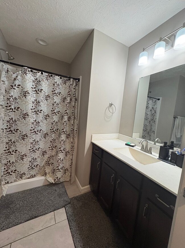 Building Photo - 4 BR WITH OFFICE