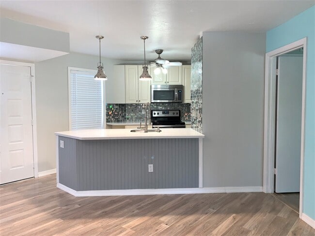 Building Photo - Updated Beautiful 2/2 Upstairs unit at The Village of Stuart
