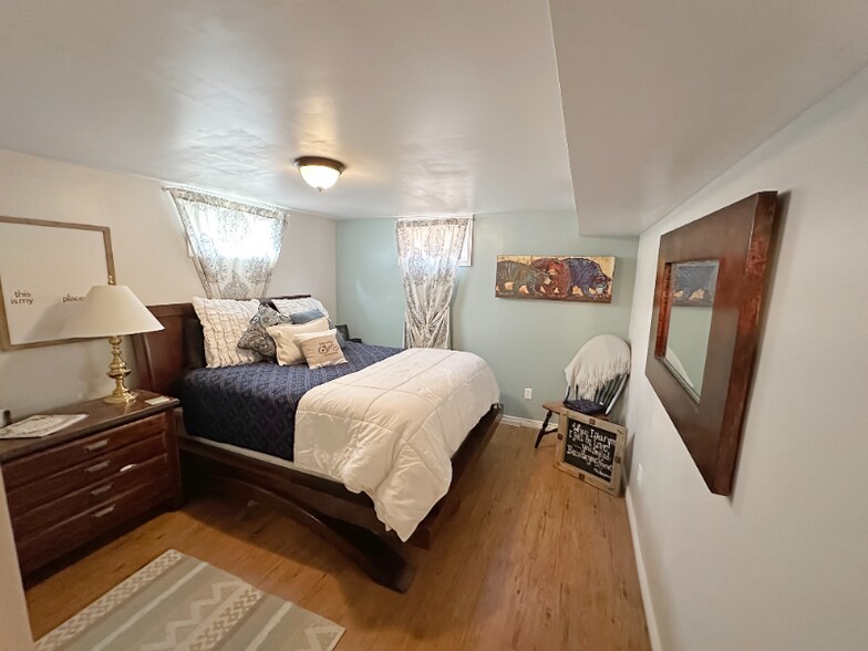 Building Photo - 117 Riverview 6 W