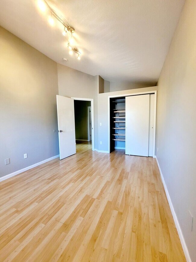 Building Photo - Well maintained 4 bedroom home on west side!