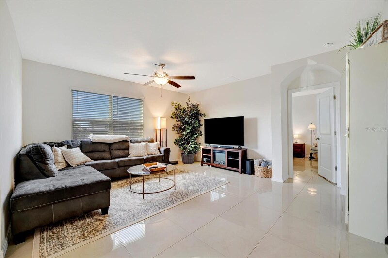 Building Photo - 16341 Little Garden Dr
