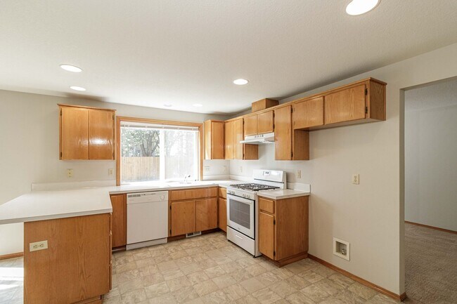 Building Photo - Spacious 4 Bedroom Home | 2,116 SF | Great Room with Fireplace | Fenced Backyard & 2-Car Garage