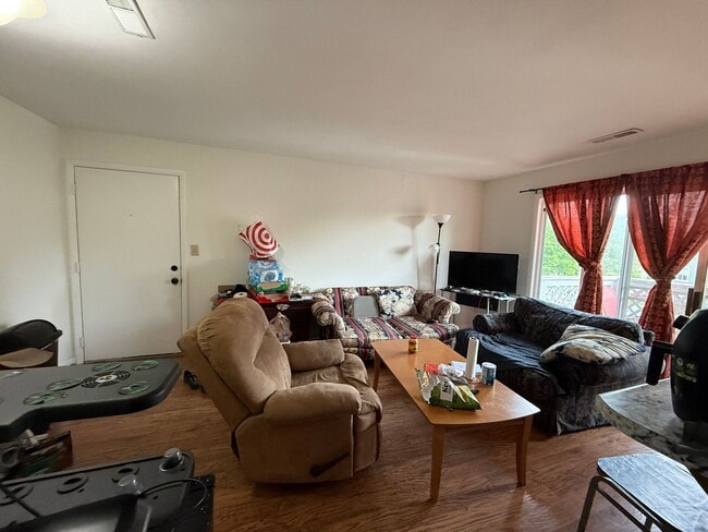 Building Photo - Easy Living Near Virginia Tech – 3BR Condo in University Place