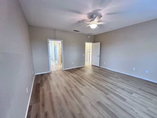 Building Photo - Updated 3 Bed/2 Bath in 55+ Community