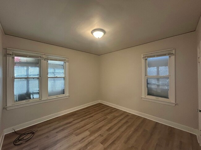 Building Photo - 4401 Buckingham