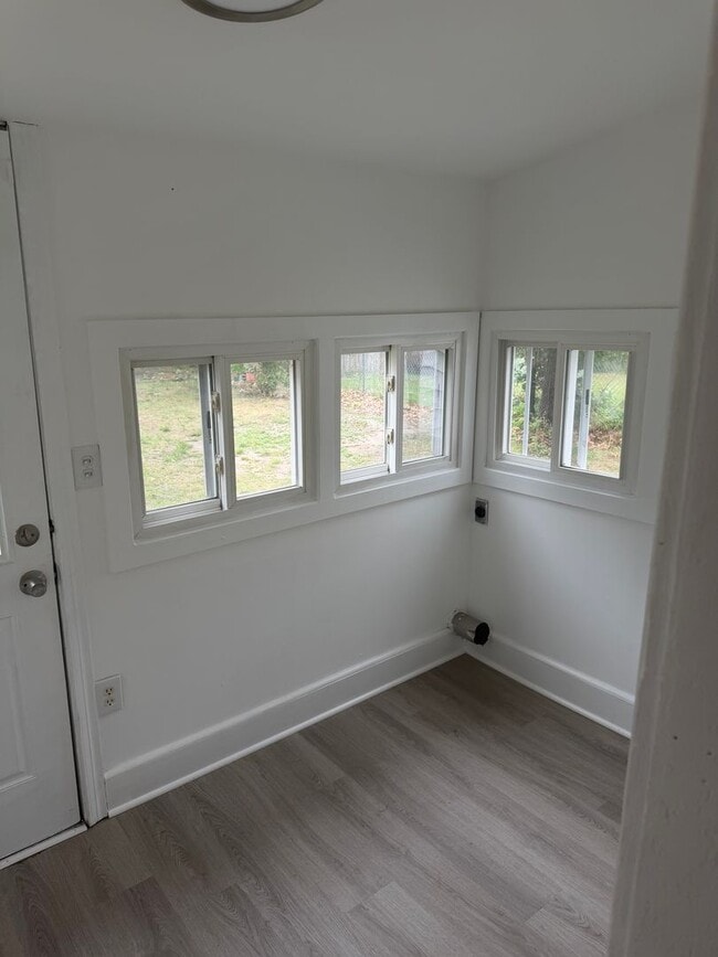 Building Photo - Newly Renovated Move-In Ready 4 Bed, 1.5 Bath Home in Millville