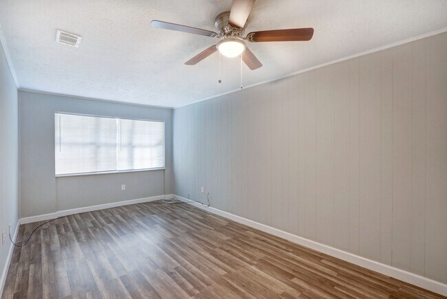 Building Photo - Large 3BR/1BA Downtown House For Rent Walking Distance to Daffin Park