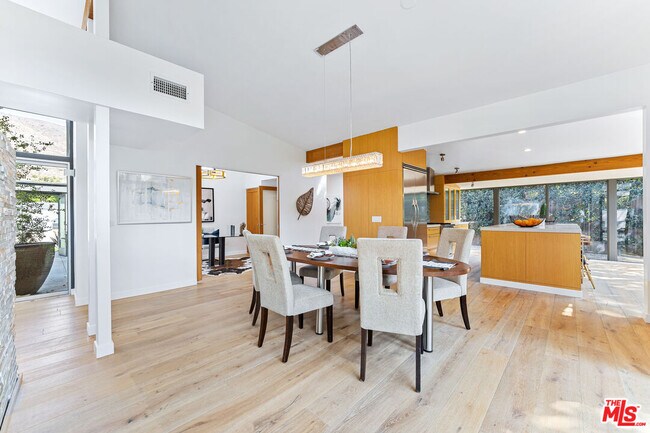 Building Photo - 6225 Frondosa Dr