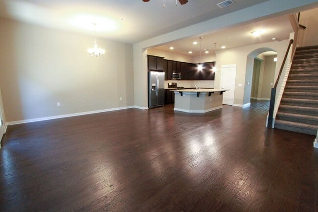 Building Photo - Beautiful 3 Bed / 2.5 Bath Home in Mueller