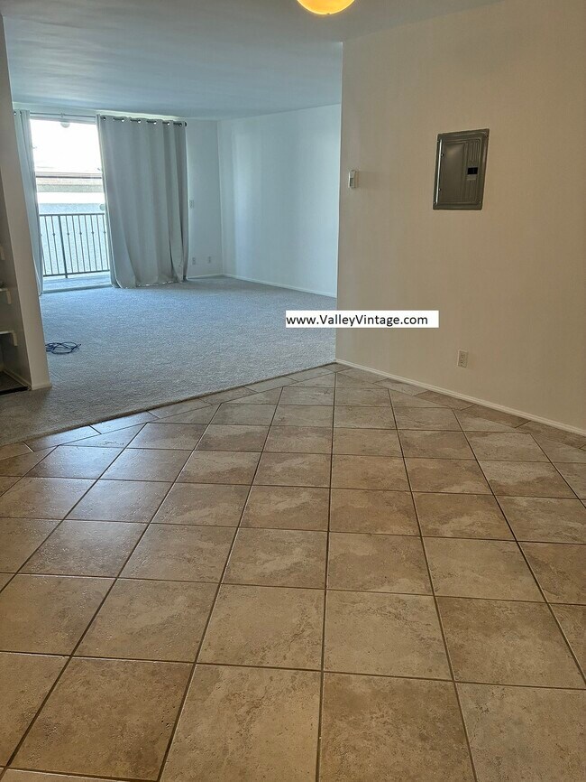 Building Photo - 11687 S Montana Ave