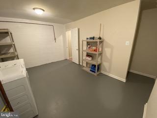 Building Photo - 6930 Hamilton Ct