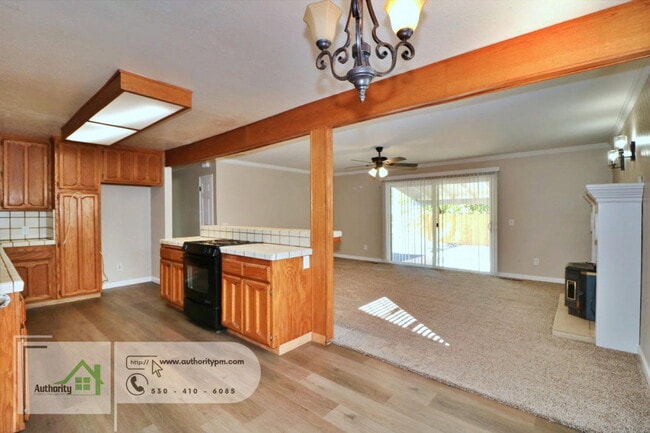 Building Photo - 155 Mary Ln