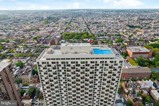 Building Photo - 604 S Washington Square