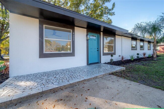 Building Photo - 4002 W Fairview Heights