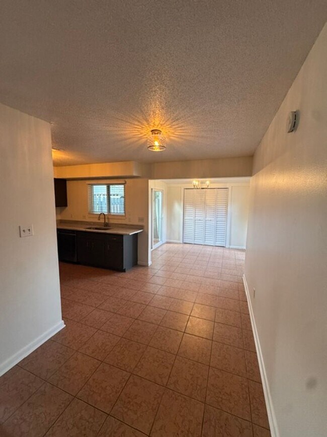 Building Photo - 180 SE Villas Ct