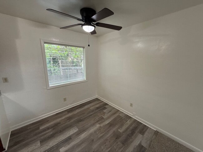 Building Photo - 1570 Bellevue St SE