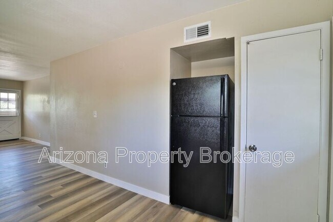 Building Photo - 2323 S College Ave