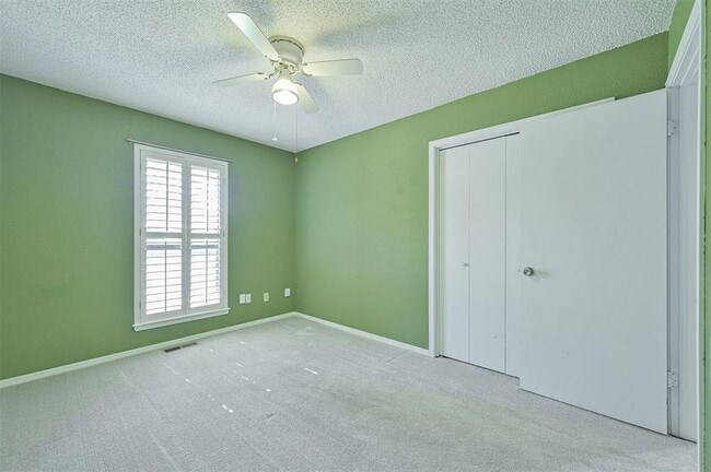Building Photo - 8720 Raven Ave