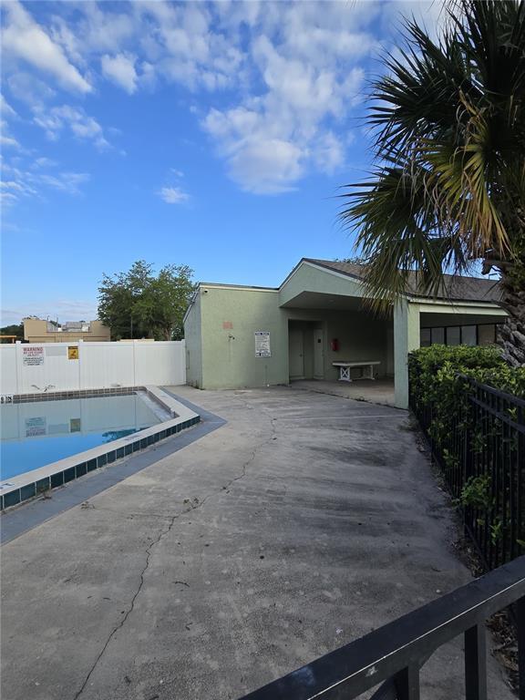 Building Photo - 5845 La Costa Dr