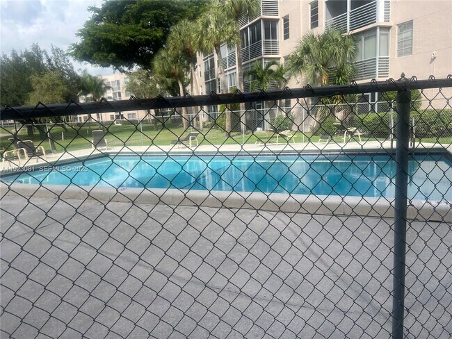 Building Photo - 9510 Seagrape Dr