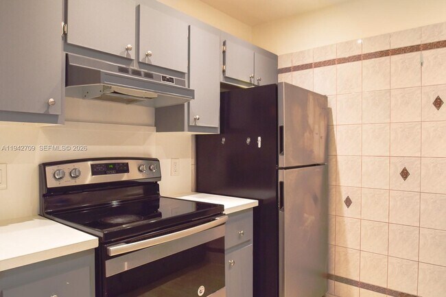 Building Photo - 13250 SW 4th Ct