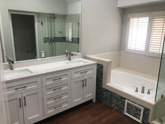 Double vanity - 20950 Oxnard St