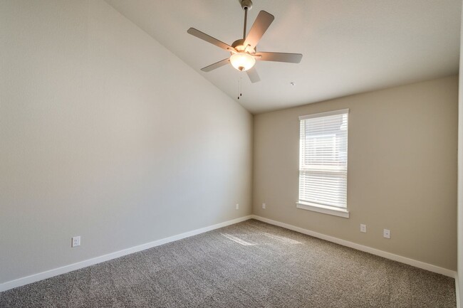 Building Photo - GORGEOUS 3 BEDROOM FOUR PLEX LOCATED IN MI...