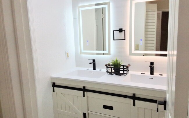 Building Photo - 1/1 Second Floor Remodeled Condo X Rent In...