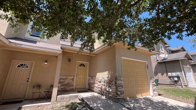 Building Photo - 5109 Flipper Dr