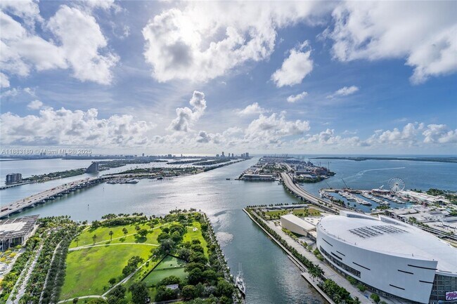 Building Photo - 900 Biscayne Blvd
