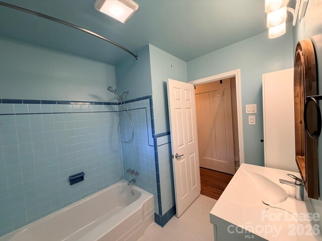 Building Photo - 3111 Airlie St
