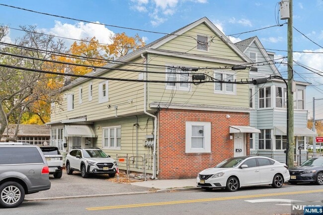 Building Photo - 16 John St