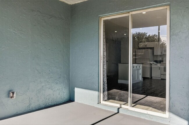 Building Photo - 2079 SE Triumph Rd