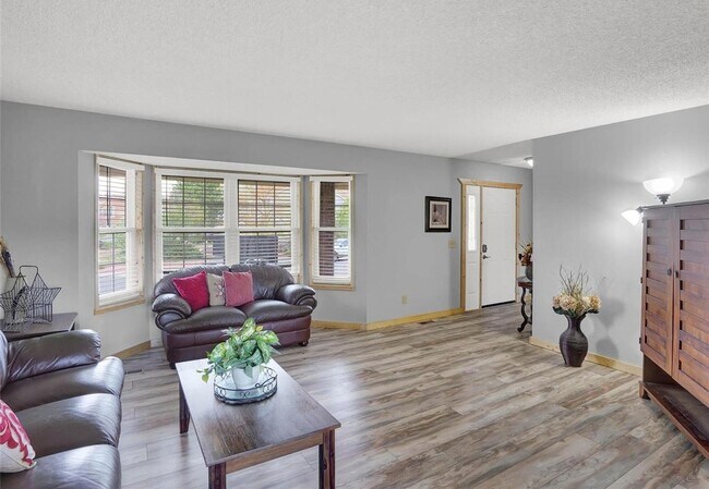 Building Photo - 4 Bed 4 Bath Home in District 20!!!