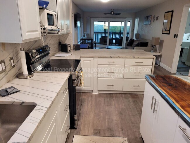 Building Photo - 823 Bahia Del Sol Dr