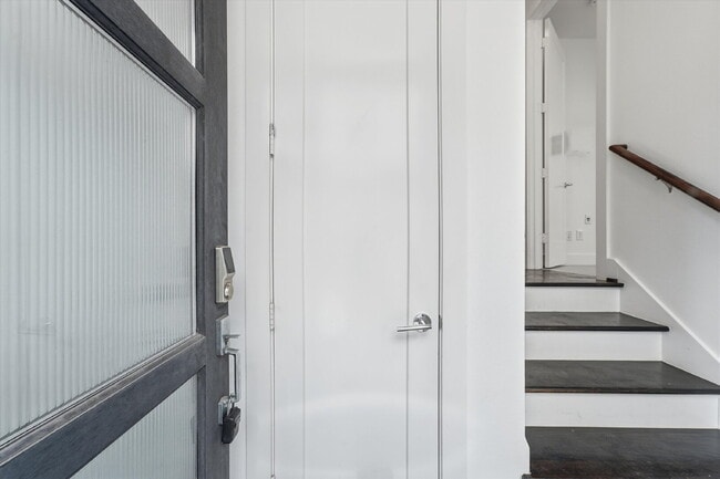Building Photo - 1155 W 17th St