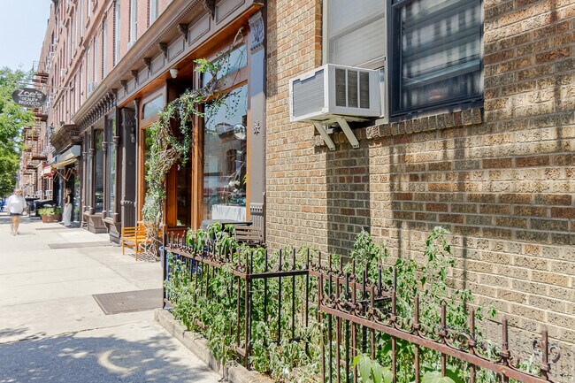 Building Photo - 131 Greenpoint Ave