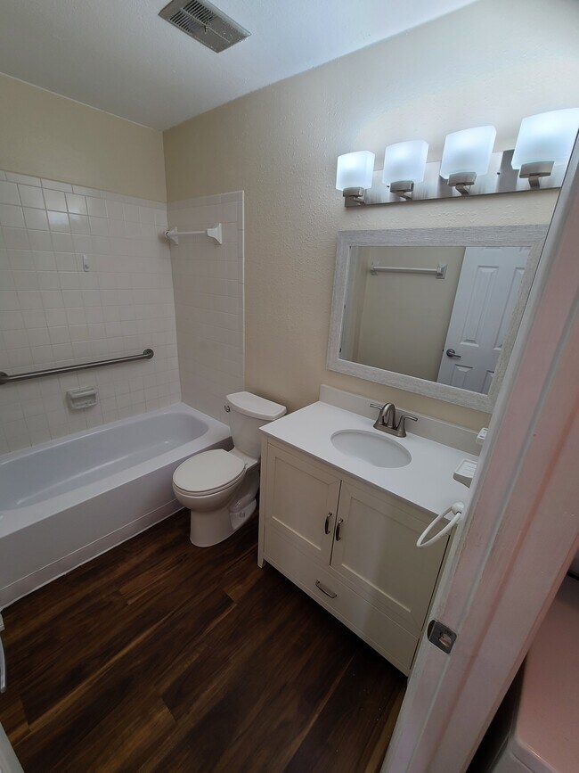 Building Photo - 2953 Wainwright Ct