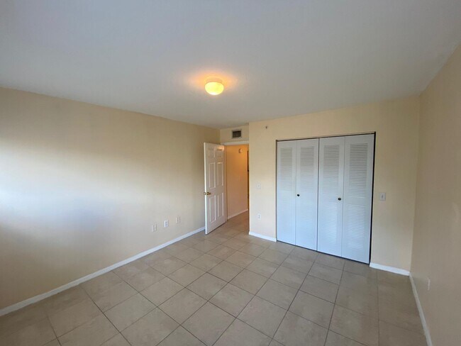 Building Photo - 4211 San Marino Blvd