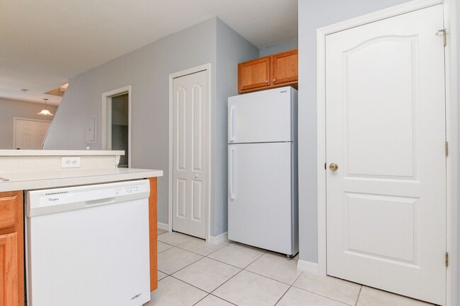 Building Photo - RENT BY MAY 15TH and RECEIVE 2 WEEKS OFF Y...