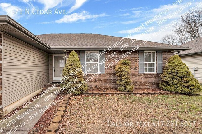 Building Photo - 2671 Cedar Ave