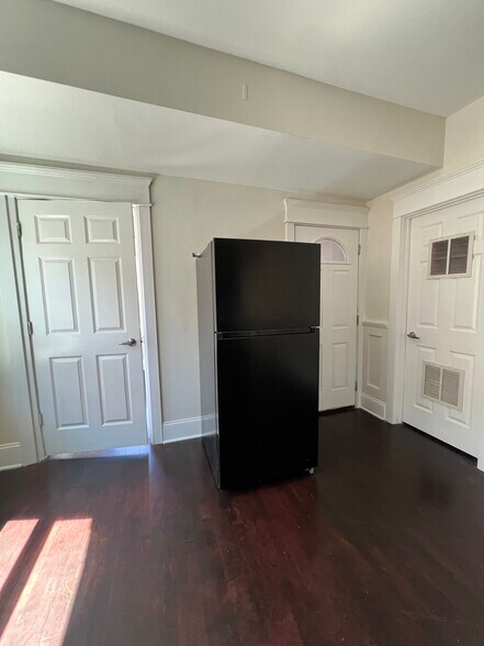 Building Photo - 1828 S 58th Ave