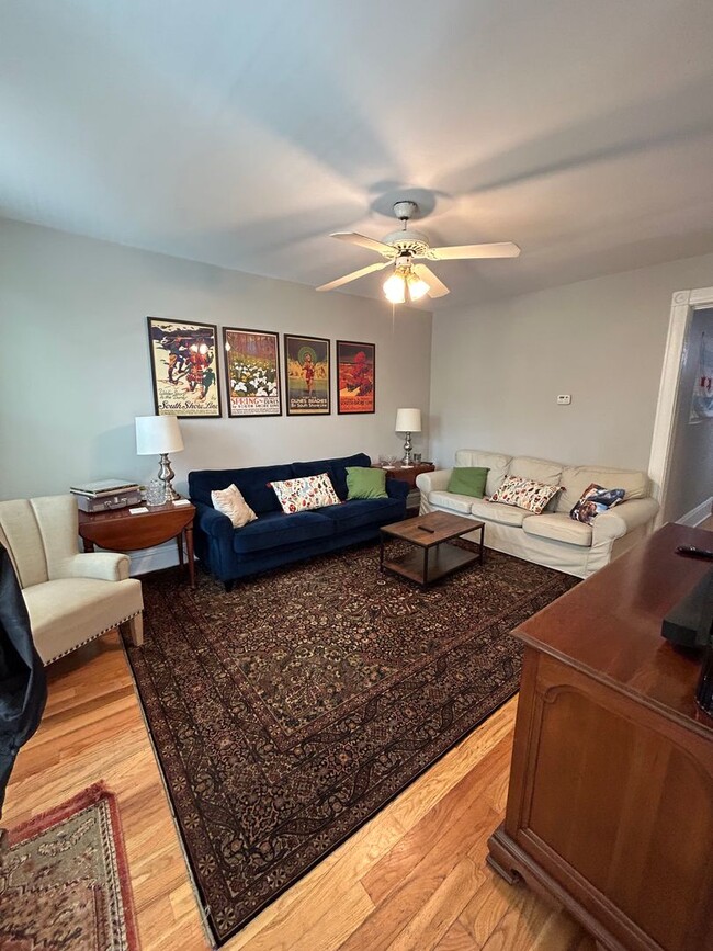 Primary Photo - 2311 N Greenview Ave