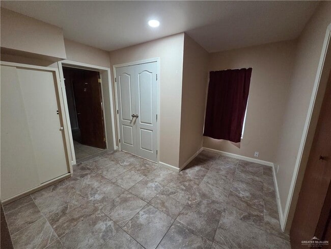 Building Photo - 9 E Champion St